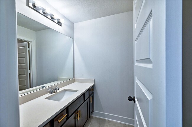 Building Photo - 6211 Shore Ridge Ct