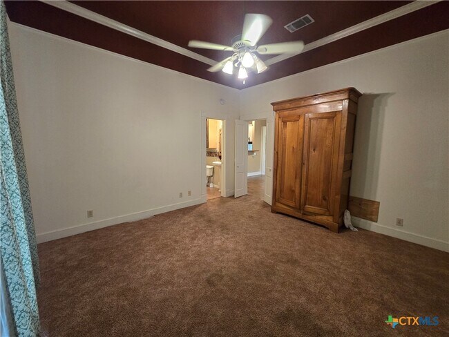 Building Photo - 294 Tolle St
