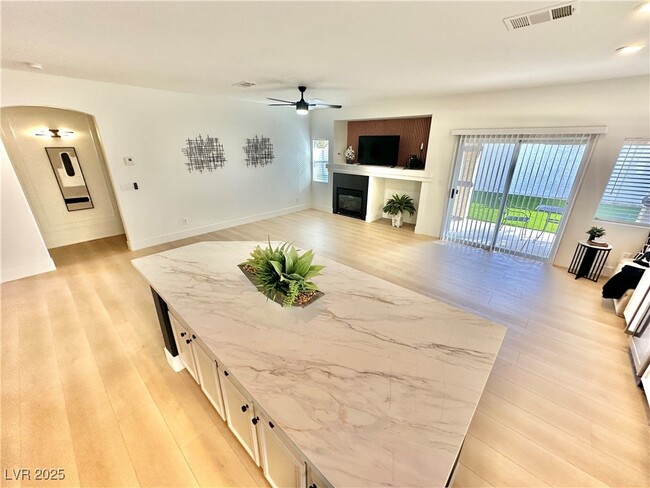 Building Photo - 10195 Queensbury Ave