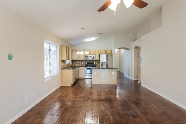 Building Photo - 3 Bedroom Home in Phoenix