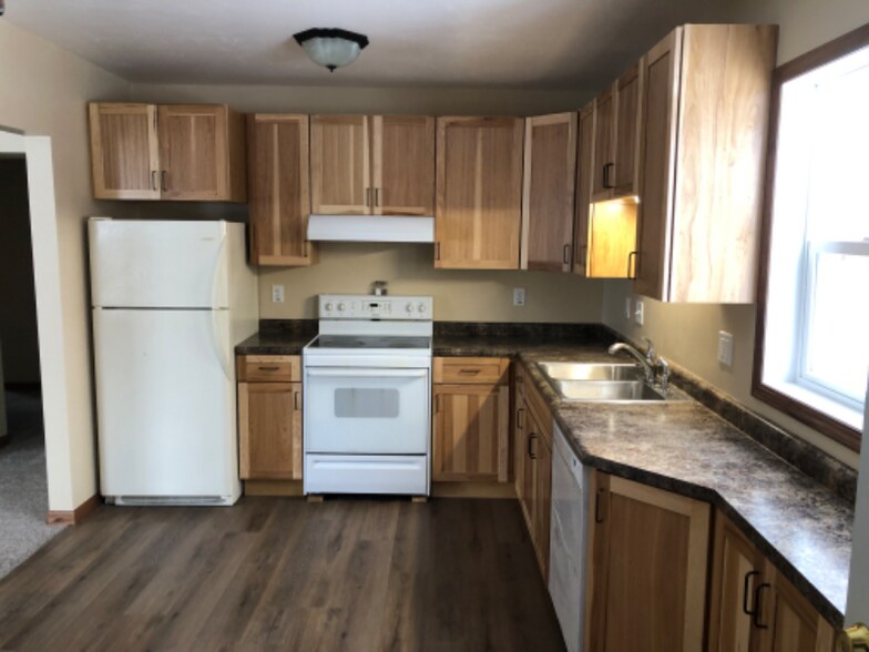 Building Photo - 221 E 1st St