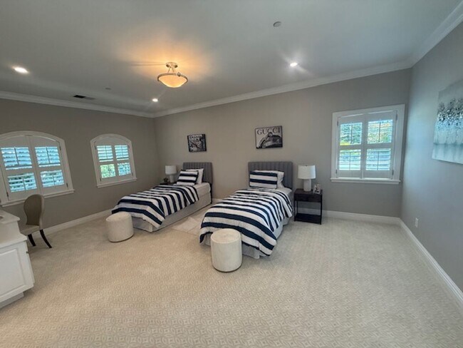 Building Photo - Luxury Two-Story 4BD/4.5BA Home, Located i...