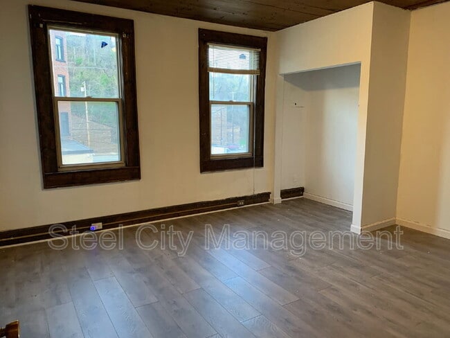 Building Photo - 810 Wood St