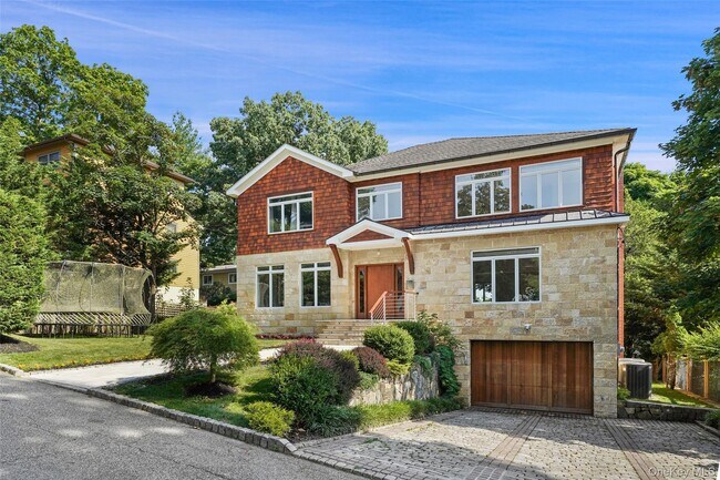 Building Photo - 2 Hudson St