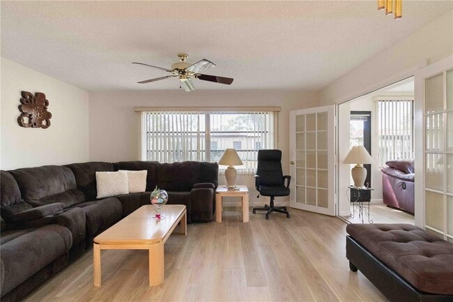 Building Photo - 6215 Green View Cir