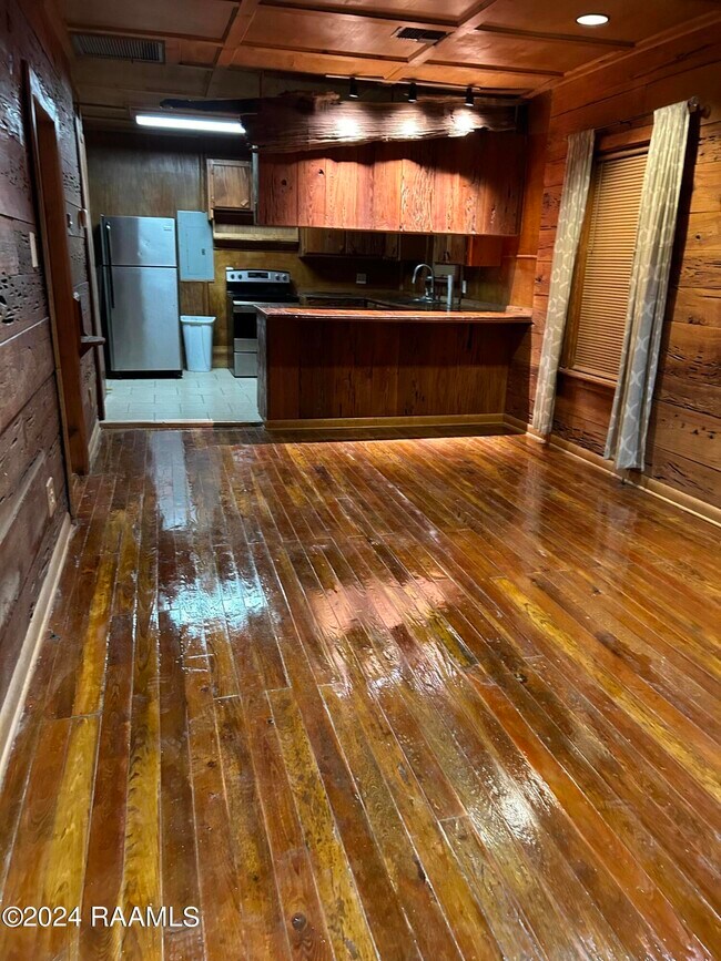 Building Photo - 5503 Jefferson Island Rd