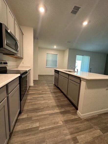 Building Photo - 9750 SW 42nd Ave