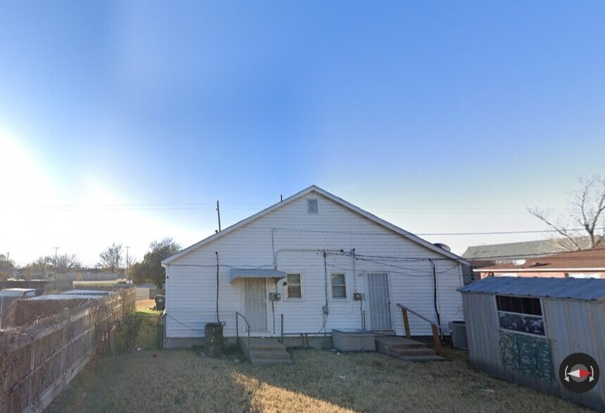 Building Photo - 3813 S Washington St