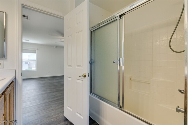Building Photo - 210 Lynbrook St