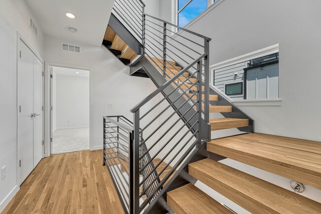 Building Photo - 1231 Newton St