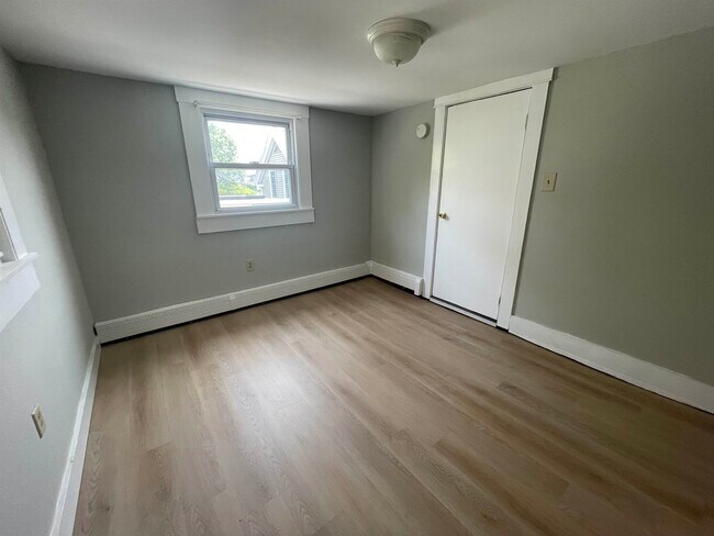 Building Photo - 37 Killington Ave