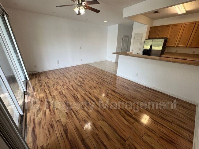 Building Photo - 5760 Sandstone Way