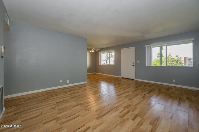 Building Photo - 1702 W Tuckey Ln