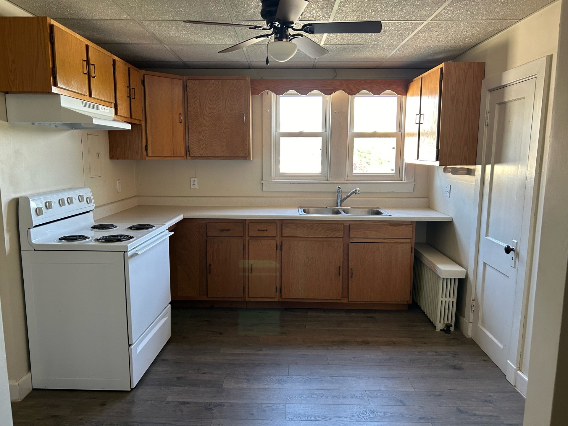 Kitchen - 838 W 4th St