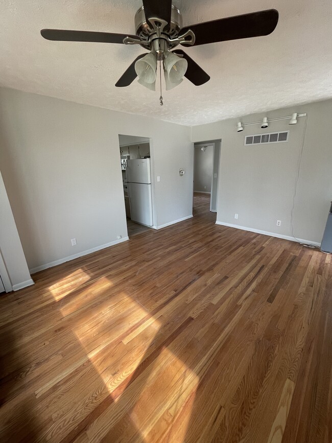 Building Photo - 866 S 45th St