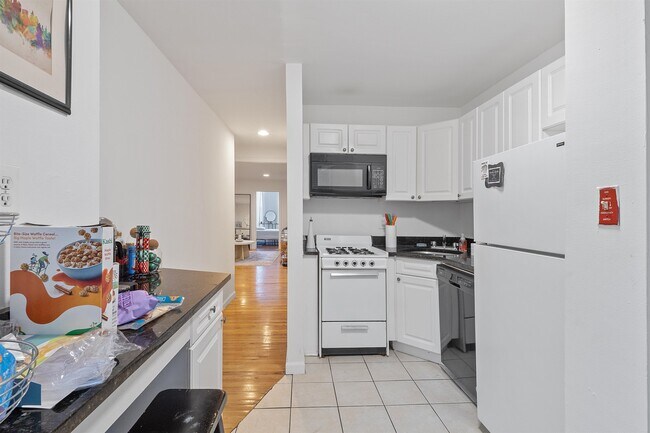 Building Photo - 1038 Willow Ave