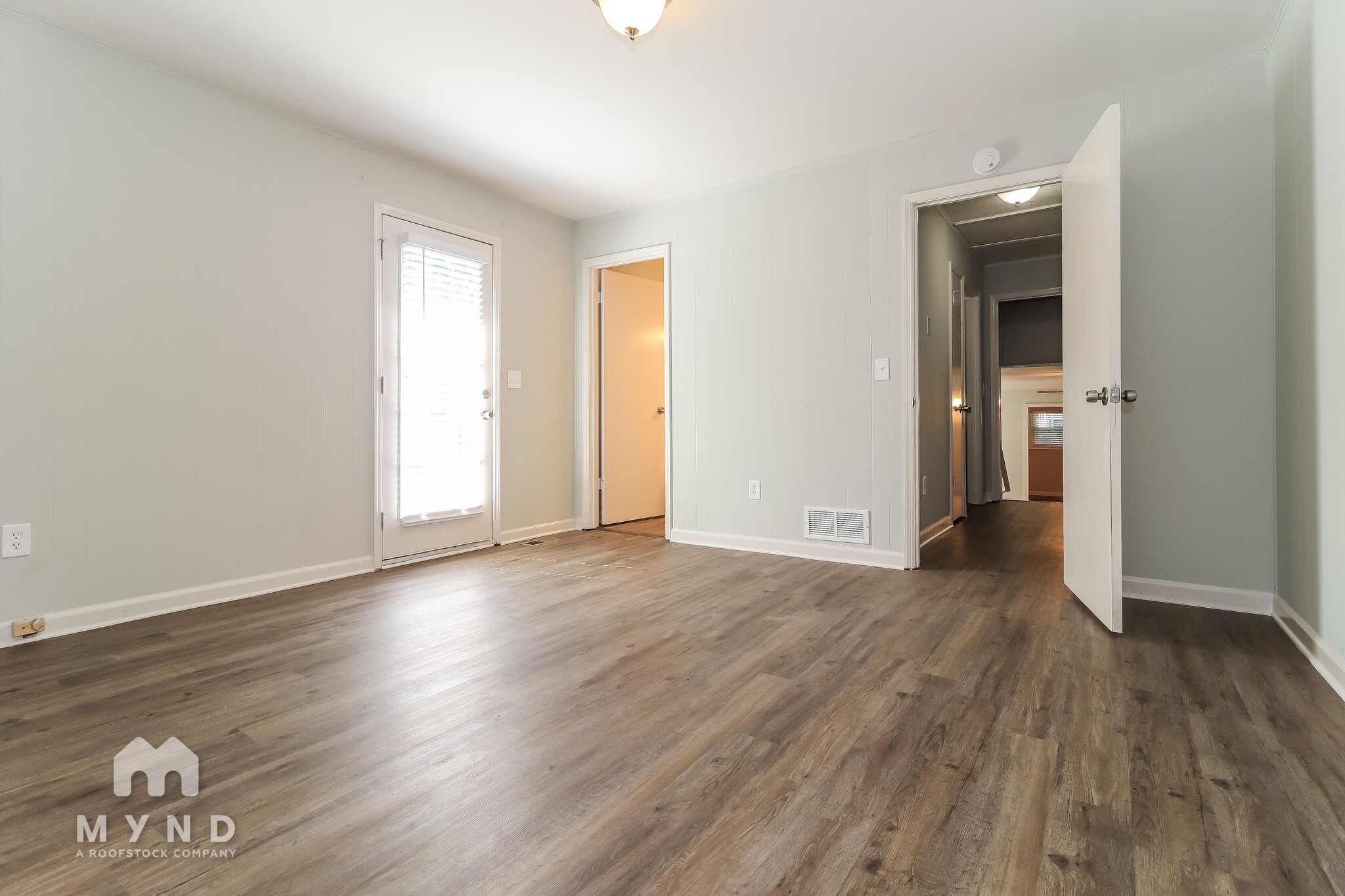 Building Photo - 5243 Valleyview Dr