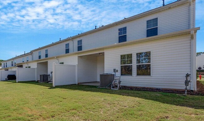 Building Photo - Stunning 3/2.5 Townhome Available Now!