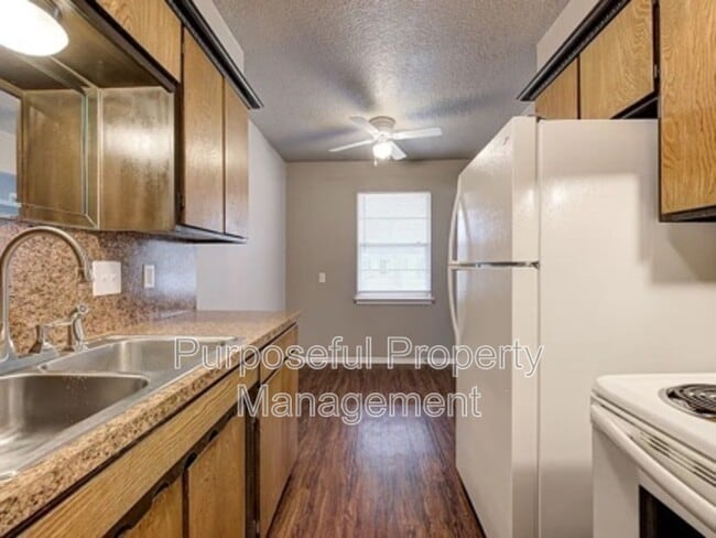 Building Photo - 516 N Ponca Ave