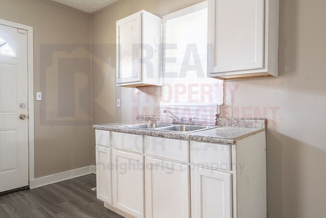 Building Photo - 3643 W 39th St