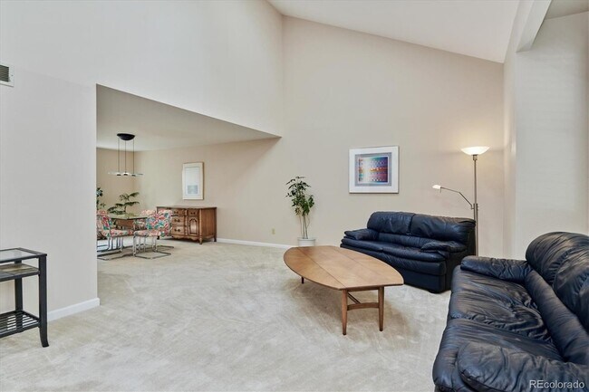 Building Photo - 10725 E Maplewood Dr