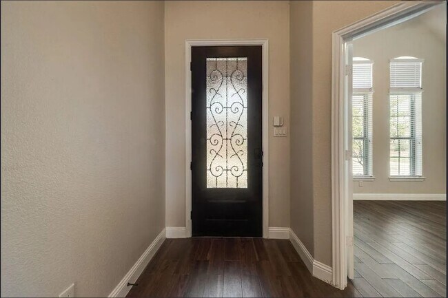 Building Photo - 2216 Grant Pk Wy