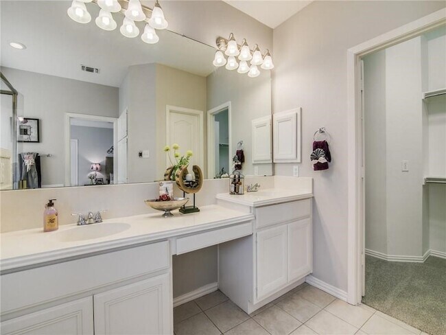 Building Photo - 4425 Cityview Dr