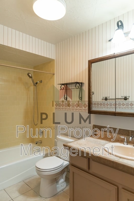 Building Photo - 2422 56th St