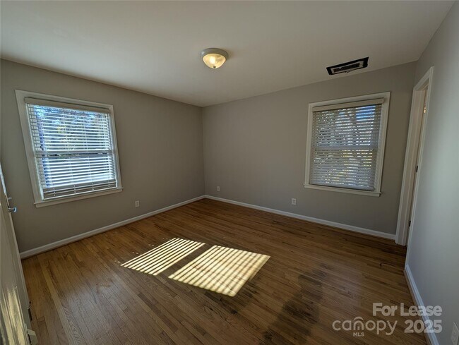 Building Photo - 3331 Donovan Pl