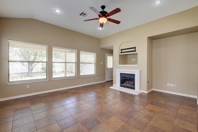 Building Photo - 904 Black Canyon St