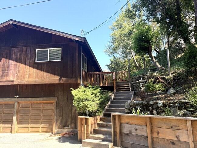 Building Photo - 628 Canyon Rd