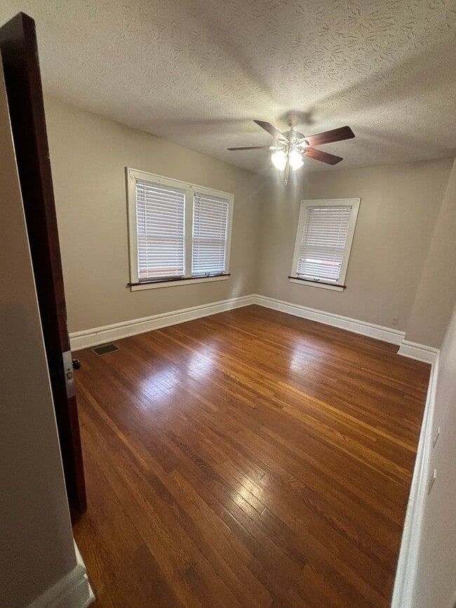 Building Photo - 361 E Northwood Ave