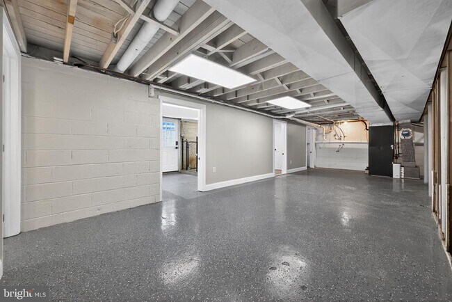 Building Photo - 335 Connecticut Ave