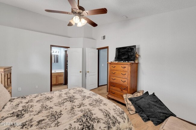 Building Photo - Northeast El Paso 3 bed with Refrig A/C an...