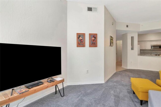 Building Photo - 504 S Armenia Ave