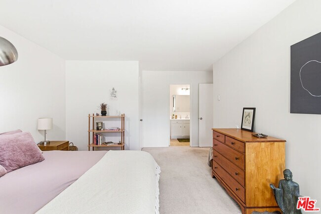 Building Photo - 5625 Green Valley Cir