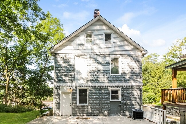 Building Photo - 312 Charles St