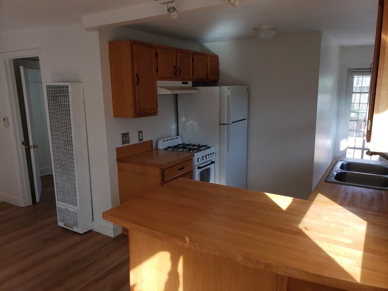 Kitchen & Rear Door to Porch - 613 Broadway St