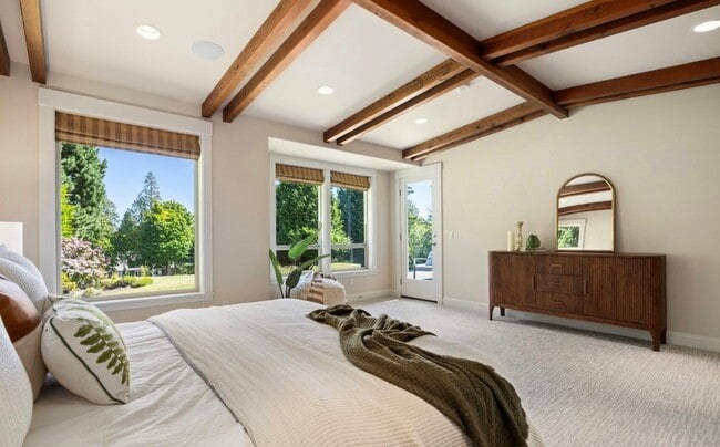 Building Photo - Beautiful Home in Semiahmoo!