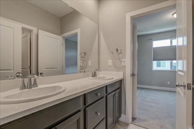 Building Photo - Beautiful 4 Bedroom Home in Brighton Landing – Vacaville