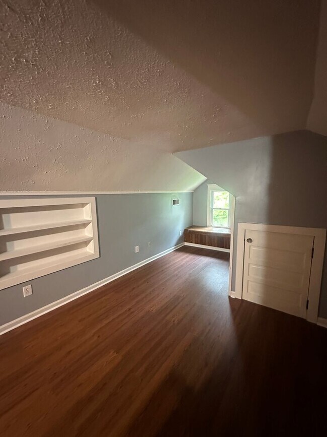 Building Photo - Gorgeous 3 Bed 2 Bath Haymount Home