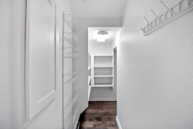 Building Photo - 3116 Gaylord Dr