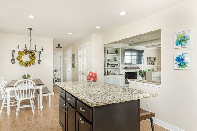 Building Photo - 9133 Robin Ridge Dr