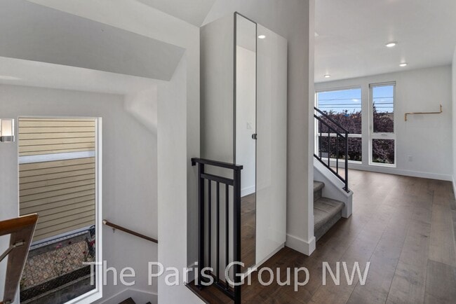 Building Photo - Modern 2BR Columbia City/Hillman City Town...
