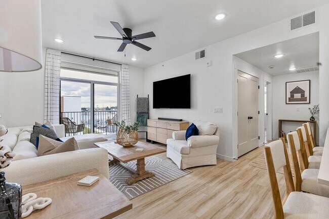 Building Photo - 3131 Fleur Dr