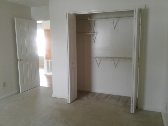 Building Photo - 2 Bedroom 1 Bath Upstairs Unit "Call us about our Move in Special"