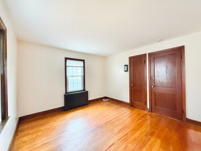 Building Photo - 820 Brewster St