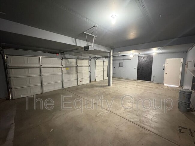 Building Photo - 938 W Encore Dr
