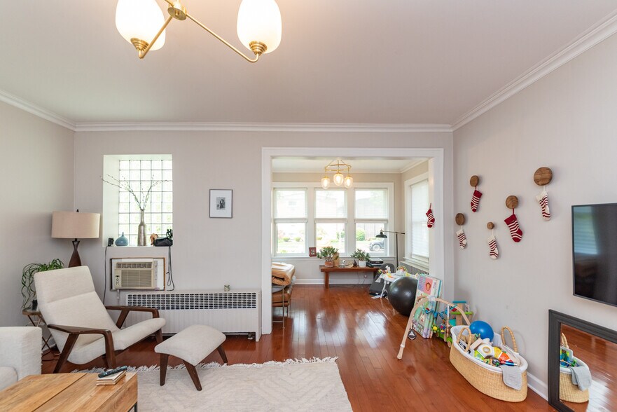 Building Photo - 426 S Elmwood Ave