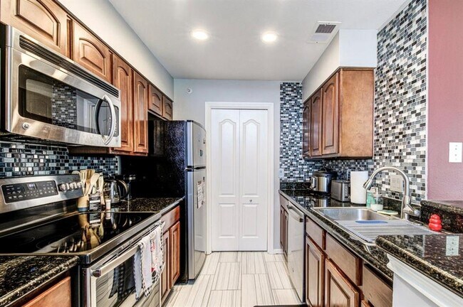 Building Photo - 6000 Shepherd Mountain Cove